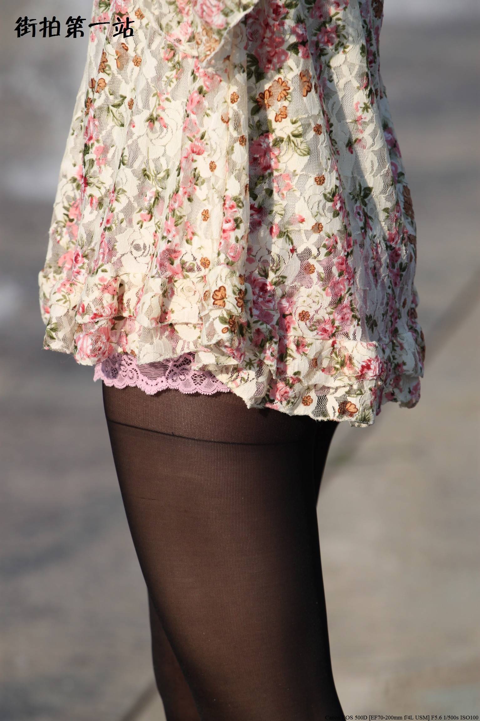 [网络收集] 2013.08.21 骑在男人肩上的黑丝妹妹